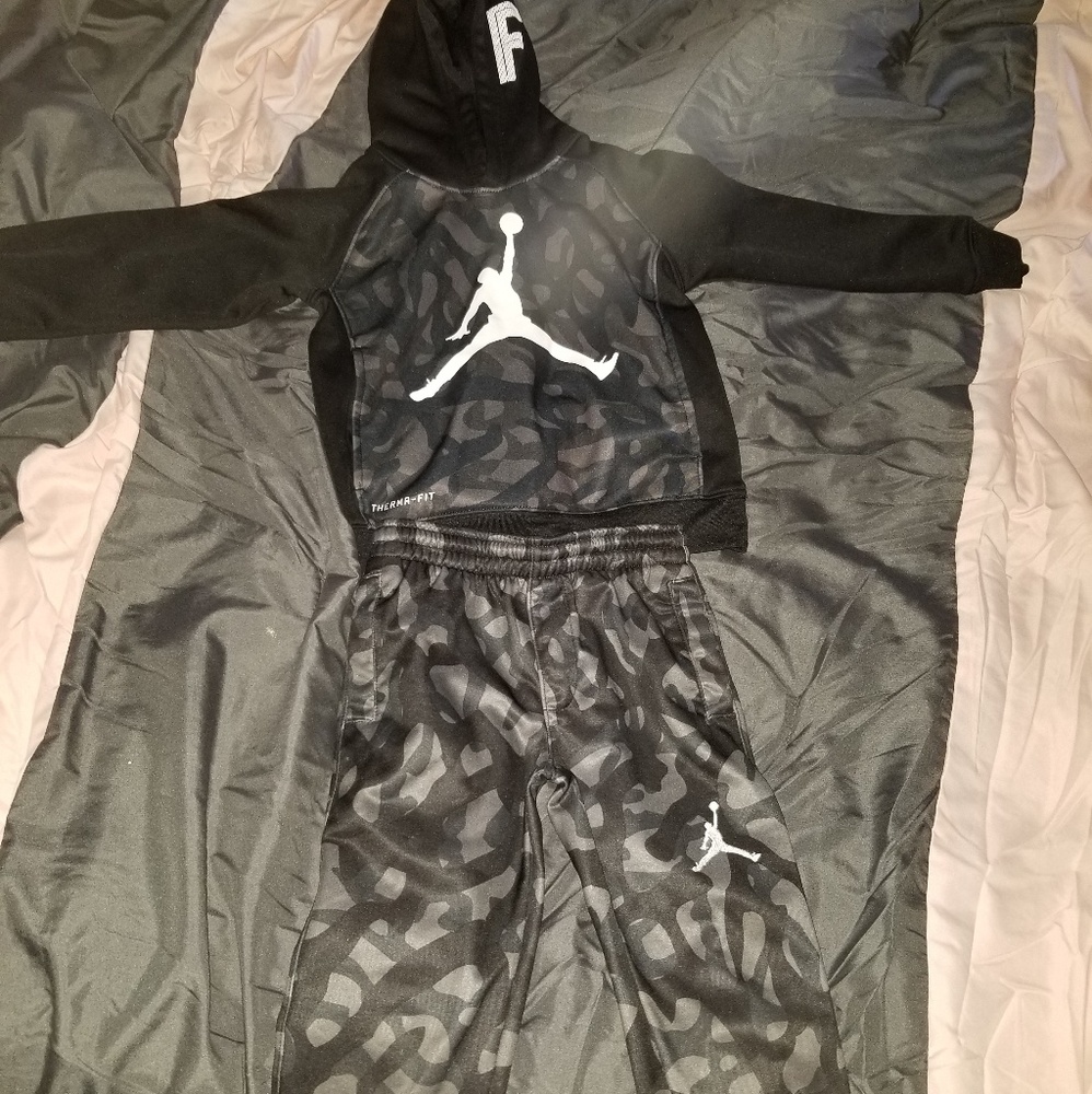 JORDAN SWEAT OUTFIT SIZE 4